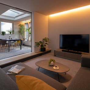 屋根垂木をあらわしたリビング