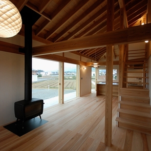 コンクリート打ちっぱなしの表情が美しい廊下