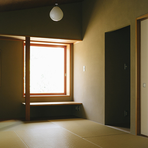 無垢材の家具が並ぶ子供部屋