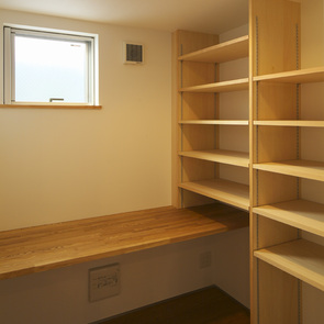 空を切り抜いたような美しさを楽しめる中庭