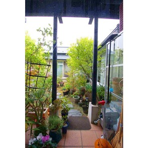 ステンレストップとボウル部分が一体化した、トイレ内手洗い場所