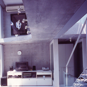 ウッドデッキとつながるリビング