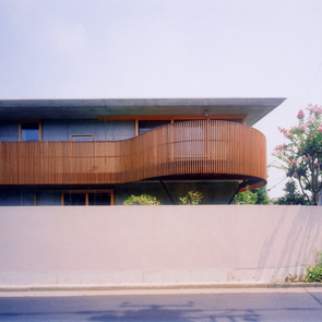 曲線のバルコニー