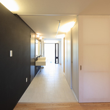 1階には寝室やファミリークローゼットなどプライベート空間をまとめる