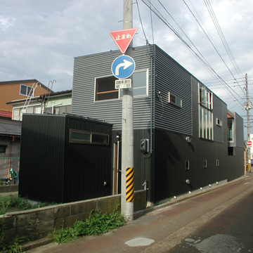 除雪の関係上敷地いっぱいに計画された建物