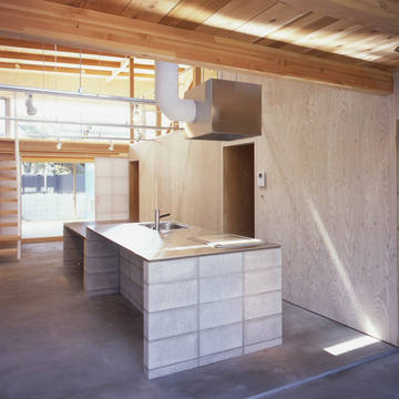 回廊のような2階といつでも繋がれるダイニングキッチン