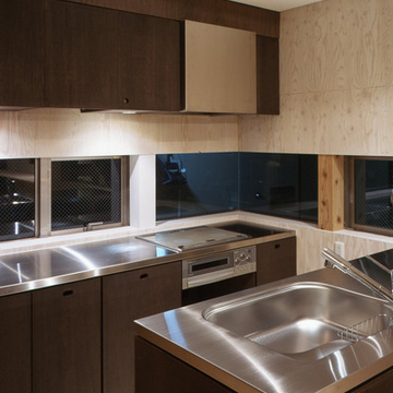 モダンで機能的で使いやすい対面キッチン