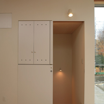 階段上の造り付け収納