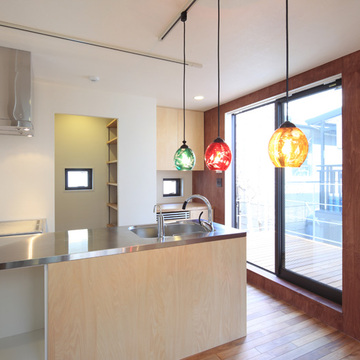 ダイニングキッチンに繋がったバルコニーでのんびりとブランチ