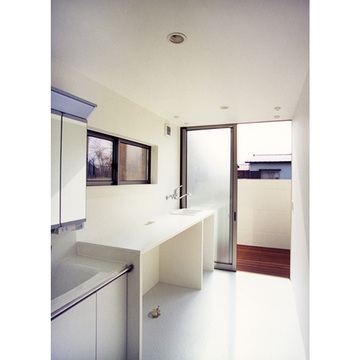 デッキに繋がる洗面