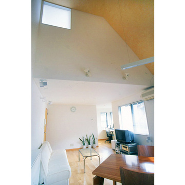 新たに設けた開口部から光が射す