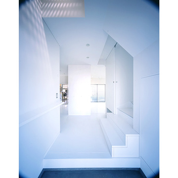 玄関からみる室内