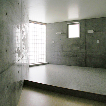 コンクリート打放しが印象的なホール