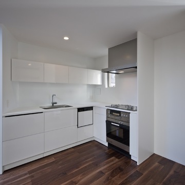 シンプルなL型キッチン