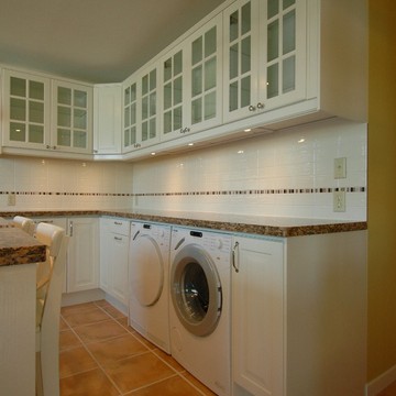 海外住宅のようにランドリーもキッチンにビルトイン