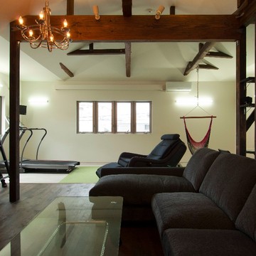 犬も家族も悠々リラックスの広々リビング