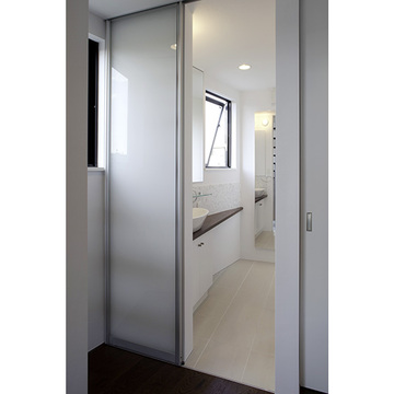 引戸で空間を広く使う洗面室入口