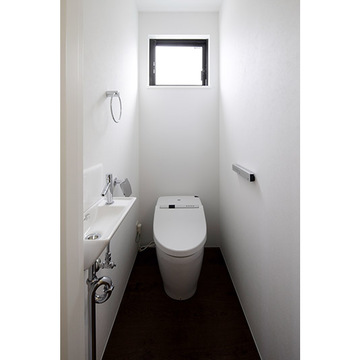 シンプルにまとめたトイレ空間