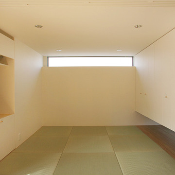 ハイサイドライトから光を取り入れる和室