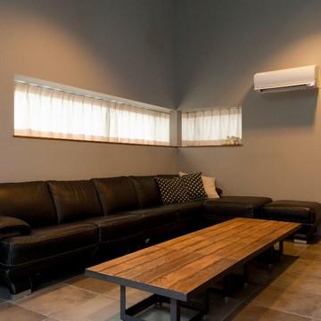 ハイサイド窓で効果的に光と風を取り込む