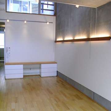 ハイサイドライトで開放的なリビングスペース