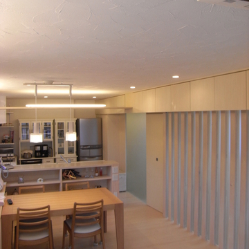 左官のコテ跡が美しい珪藻土の天井と壁