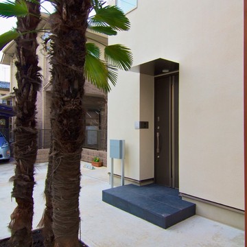 家を建てた記念に一緒に成長していくシンボルツリー