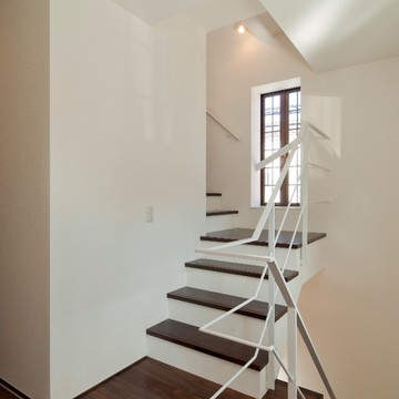 本当に使う人に使いやすい階段の手すりのデザイン