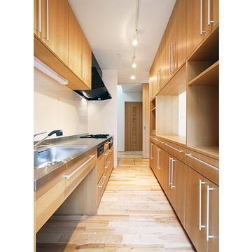 木目調の広々キッチン