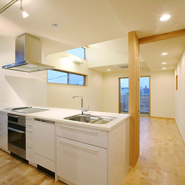 家族の顔が見えるオープンキッチン