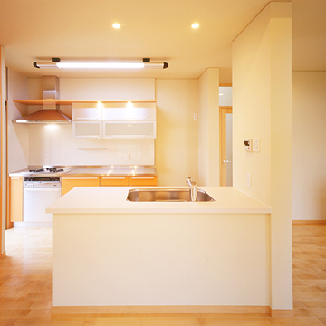 ゆったり動線のキッチンスペース