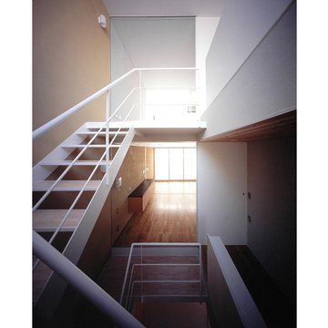 オープンな空間で閉塞感を感じさせない階段スペース