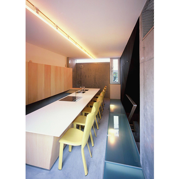 対面カウンター式の２階キッチン