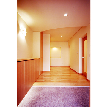 天井の曲線が優しい印象の玄関ホール