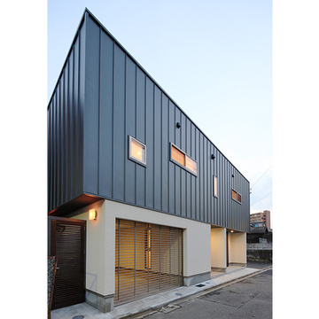 プライバシーを守る重厚感のある家