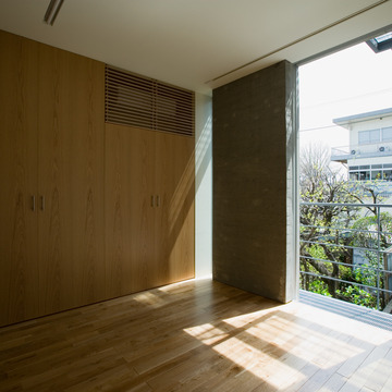 コンクリート木目白壁の組み合わせが美しい室内