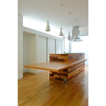 テーブル一体のキッチン