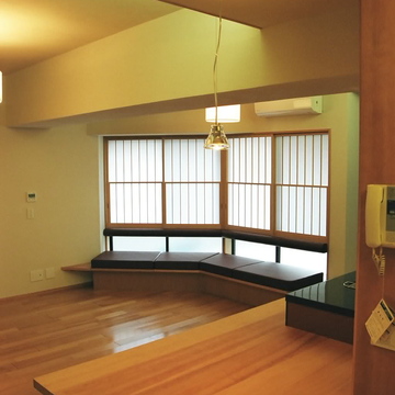 障子からの柔らかい光と照明計画で明るく癒しの空間