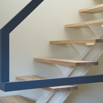 上り下りも楽しい軽やかな階段デザイン