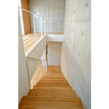 自然光が入る明るい階段