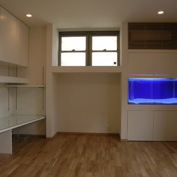 趣味の熱帯魚を飼う水槽を壁面にビルトイン