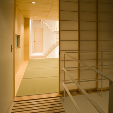 建物の奥にあたるスペースも吹き抜け階段からの光で明るく爽やか