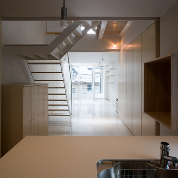 対面オープンのキッチンからはリビングダイニングが良く見渡せる