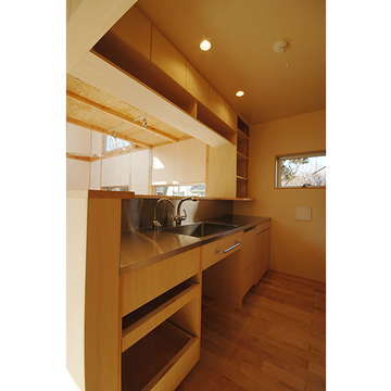 機能的な明るいキッチン