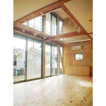 自然光がふんだんに注ぐ明るいLDK