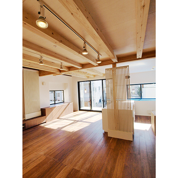 ウッォールナット幅広フローリングのリビング