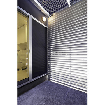 洗面室に繋がる1階中庭部分