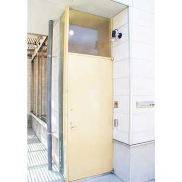 優しい色合いのエントランス