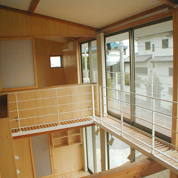 大きな吹抜けをもつ家