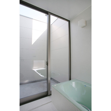 浴室から続くベランダ